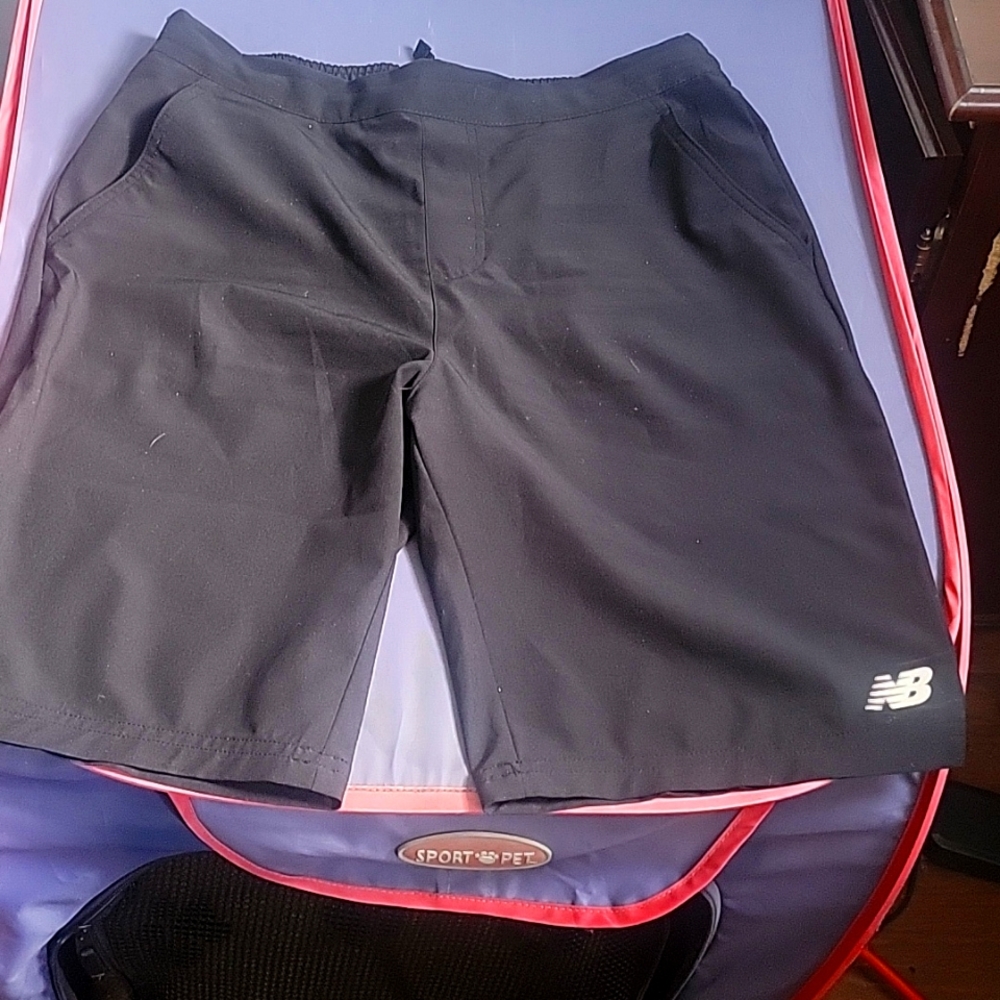 New balance 14-16 boys shorts new black white